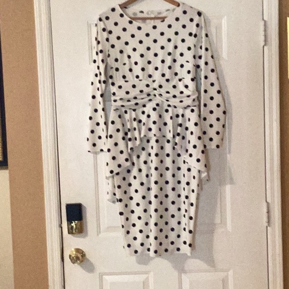 Dress - Picture 2 of 6